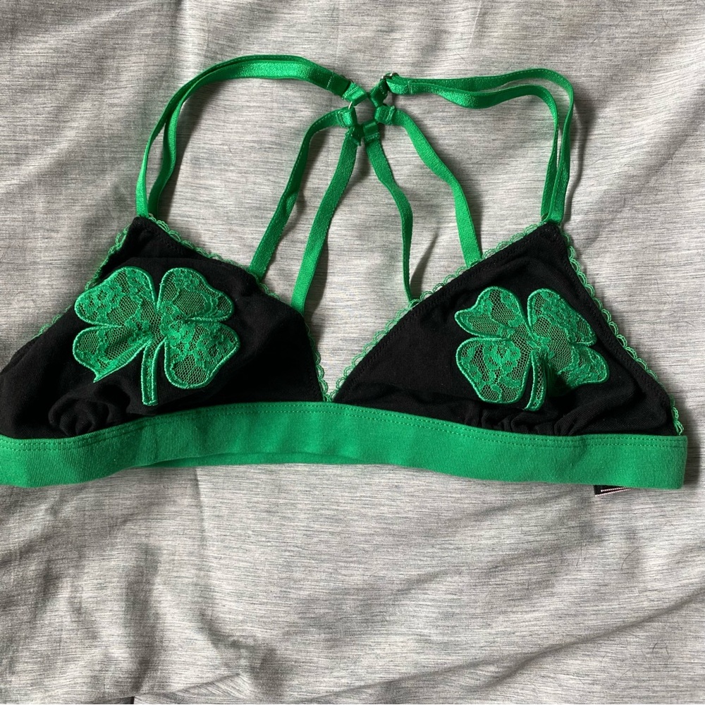 VICTORIA’S SECRET Black Green Strappy Back Lace Clover Bralette